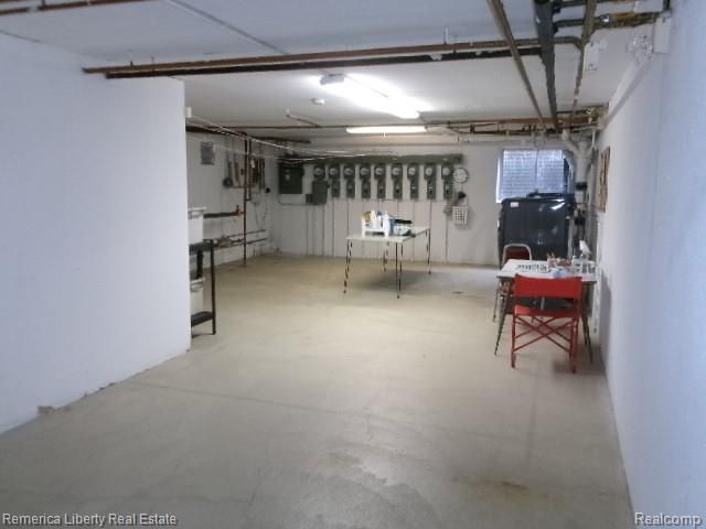 15110 Fairfield Street B, Livonia, MI 48154