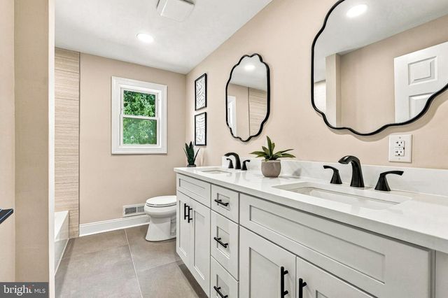 313 BRANDYWINE DR, Marlton, NJ 08053