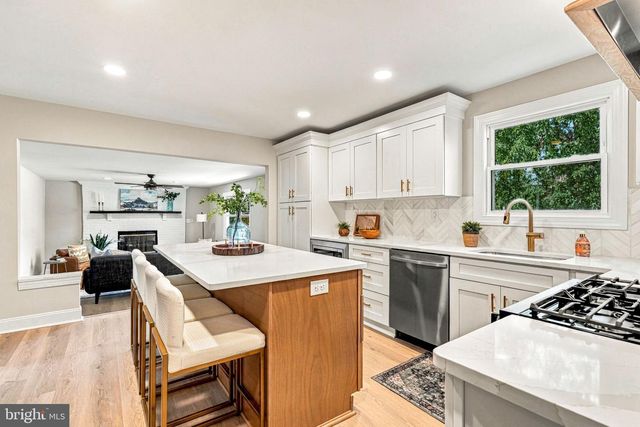313 BRANDYWINE DR, Marlton, NJ 08053