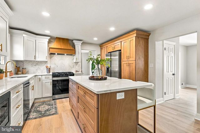 313 BRANDYWINE DR, Marlton, NJ 08053
