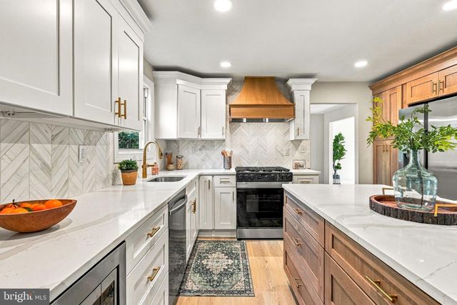 313 BRANDYWINE DR, Marlton, NJ 08053