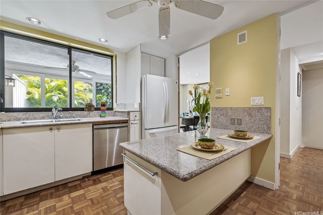 2929 Poni Moi Road 4, Honolulu, HI 96815