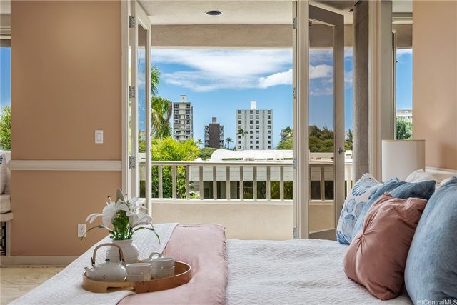 2929 Poni Moi Road 4, Honolulu, HI 96815