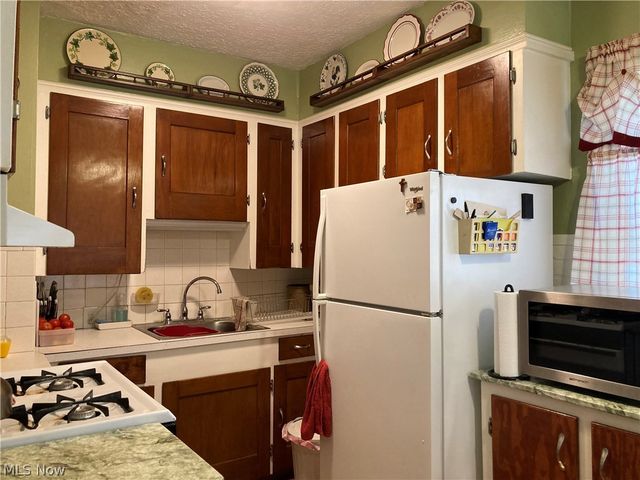 2833 Daleford Avenue NE, Canton, OH 44705