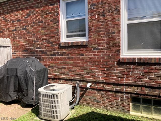 2833 Daleford Avenue NE, Canton, OH 44705