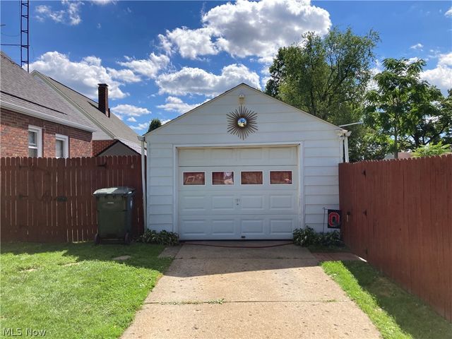 2833 Daleford Avenue NE, Canton, OH 44705