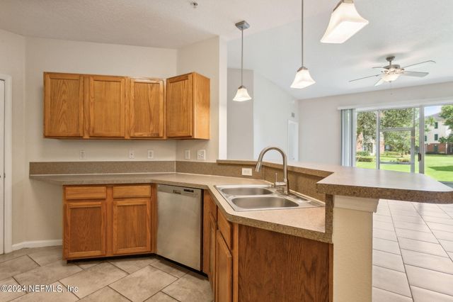 785 OAKLEAF PLANTATION Parkway 213, Orange Park, FL 32065