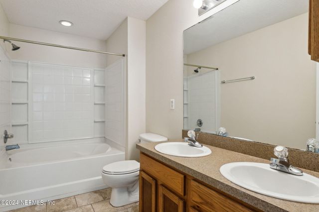 785 OAKLEAF PLANTATION Parkway 213, Orange Park, FL 32065