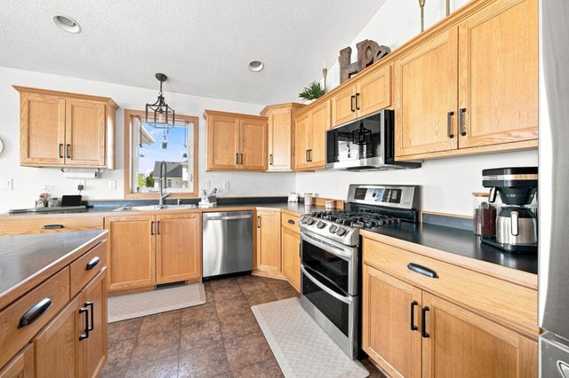 616 Lexington Lane, Moorhead, MN 56560
