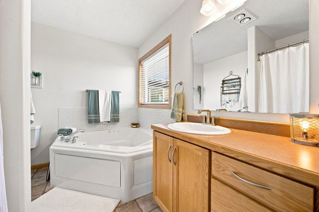 616 Lexington Lane, Moorhead, MN 56560