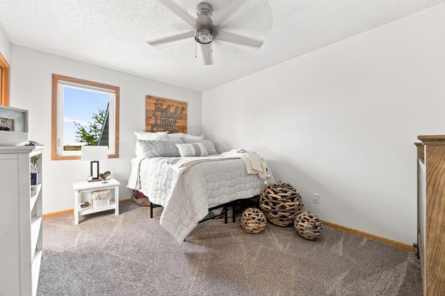 616 Lexington Lane, Moorhead, MN 56560