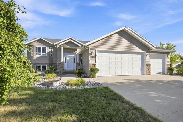 616 Lexington Lane, Moorhead, MN 56560