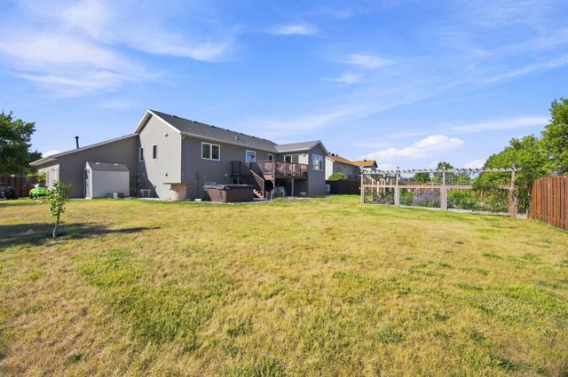 616 Lexington Lane, Moorhead, MN 56560