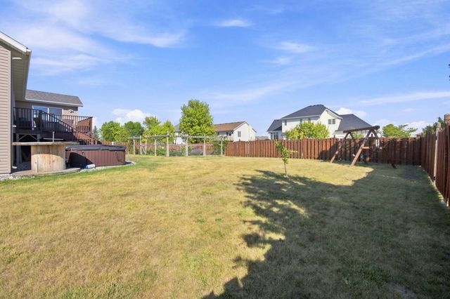 616 Lexington Lane, Moorhead, MN 56560