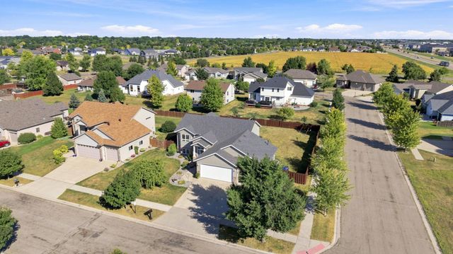 616 Lexington Lane, Moorhead, MN 56560