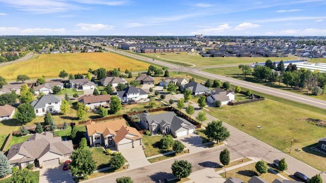 616 Lexington Lane, Moorhead, MN 56560