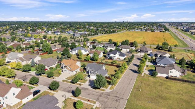 616 Lexington Lane, Moorhead, MN 56560