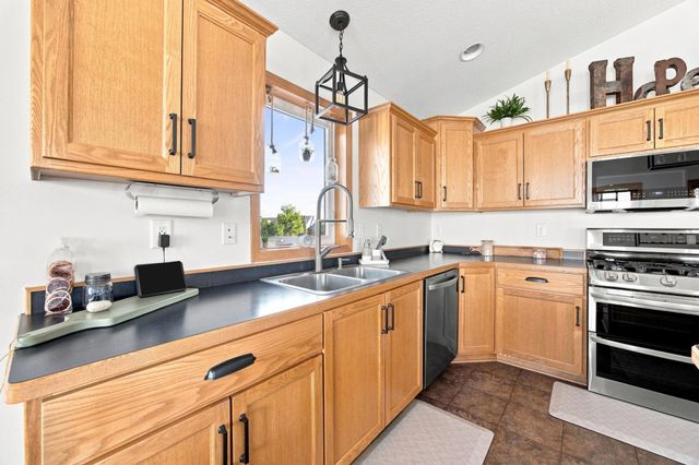 616 Lexington Lane, Moorhead, MN 56560