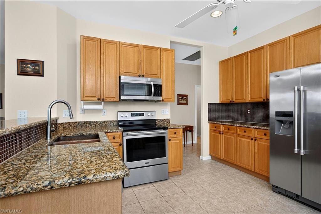 11237 Lakeland CIR, FORT MYERS, FL 33913 — photo 4