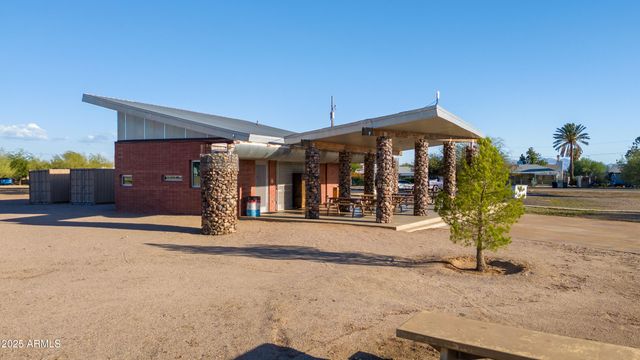 456 GUSKIN Road, Morristown, AZ 85342