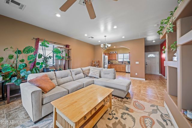 456 GUSKIN Road, Morristown, AZ 85342