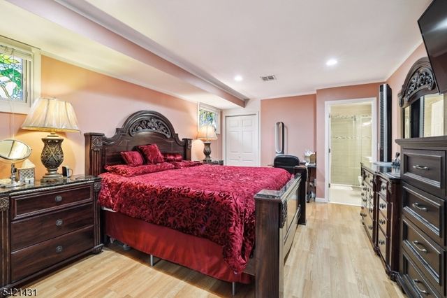 2 Dey Pl, Edison Twp., NJ 08817