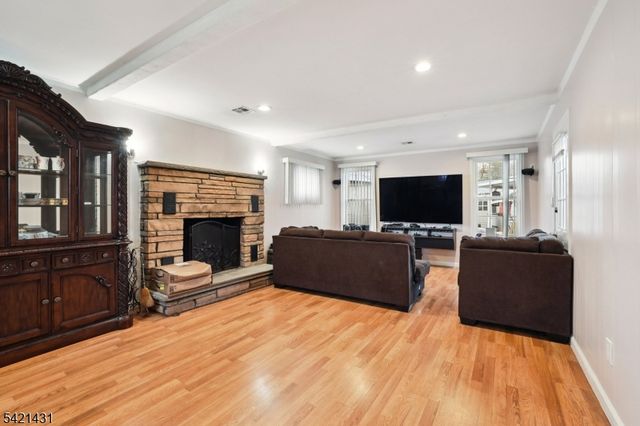 2 Dey Pl, Edison Twp., NJ 08817