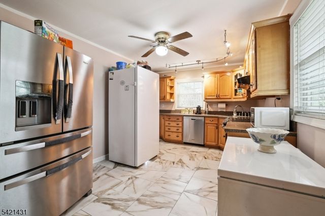 2 Dey Pl, Edison Twp., NJ 08817