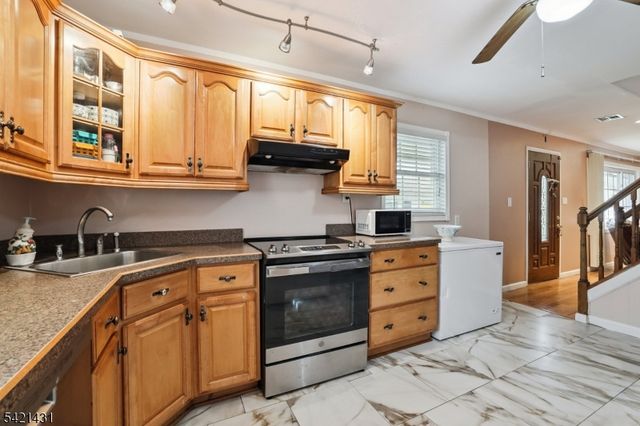 2 Dey Pl, Edison Twp., NJ 08817