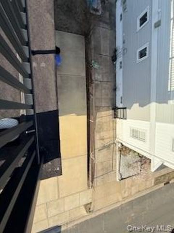 733 E Walnut Street Upper, Long Beach, NY 11561