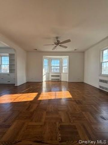 733 E Walnut Street Upper, Long Beach, NY 11561