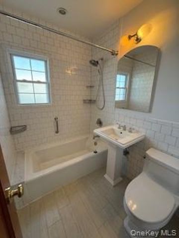 733 E Walnut Street Upper, Long Beach, NY 11561