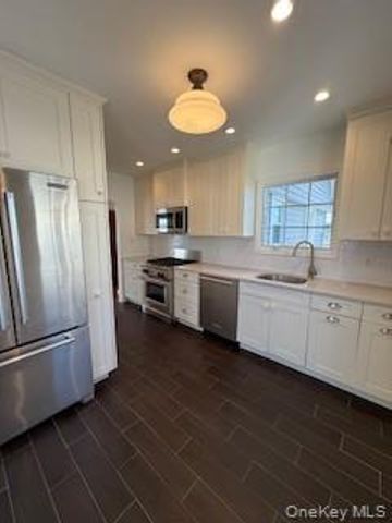 733 E Walnut Street Upper, Long Beach, NY 11561