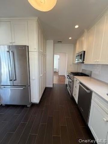 733 E Walnut Street Upper, Long Beach, NY 11561