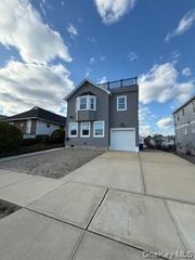 733 E Walnut Street Upper, Long Beach, NY 11561