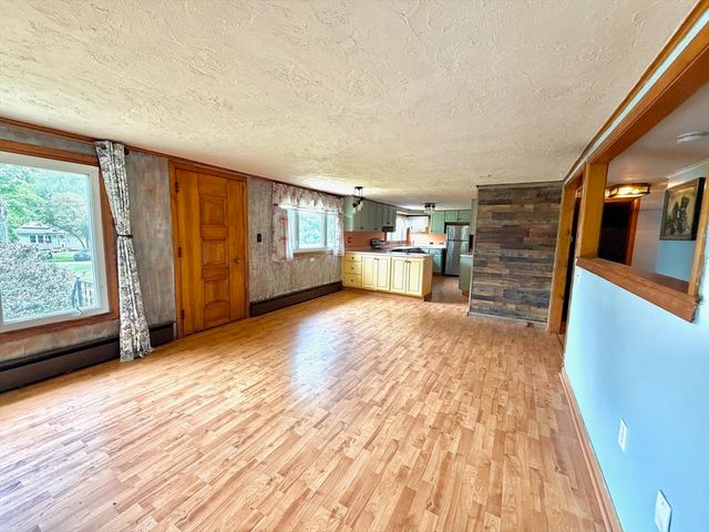 75 Elm St, North Brookfield, MA 01535