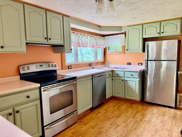 75 Elm St, North Brookfield, MA 01535