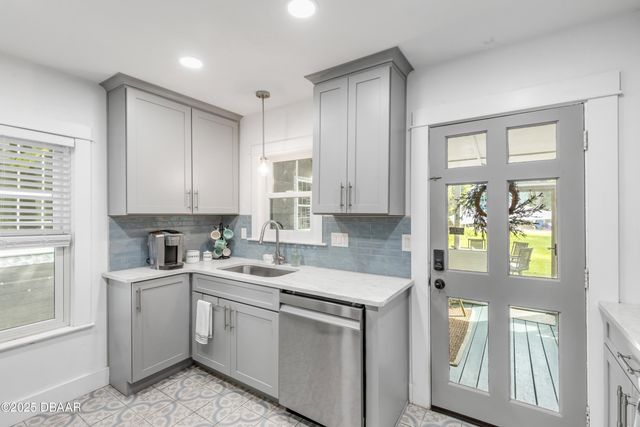 405 Magnolia Street, New Smyrna Beach, FL 32168