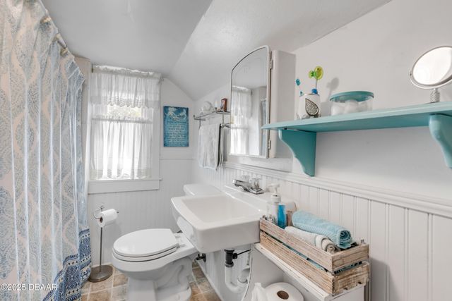 405 Magnolia Street, New Smyrna Beach, FL 32168