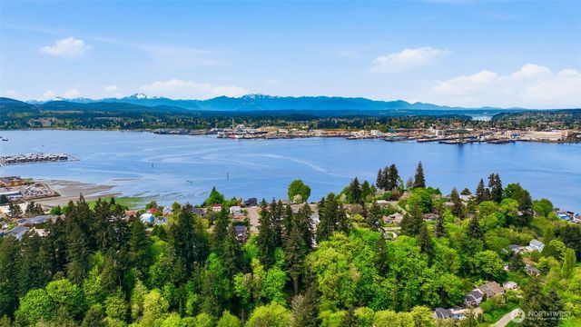 1006 Arnold Avenue E, Port Orchard, WA 98366