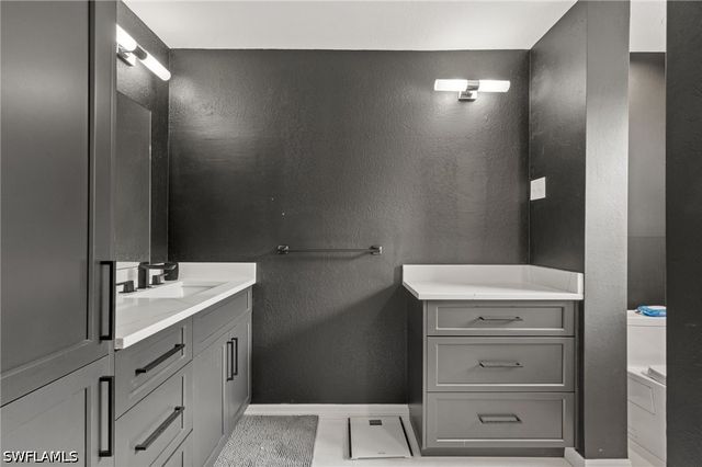 77 EMERALD WOODS DR I6, Naples, FL 34108