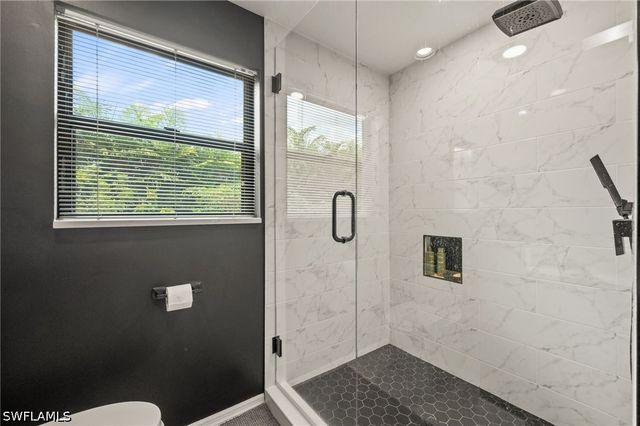 77 EMERALD WOODS DR I6, Naples, FL 34108