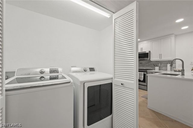 77 EMERALD WOODS DR I6, Naples, FL 34108