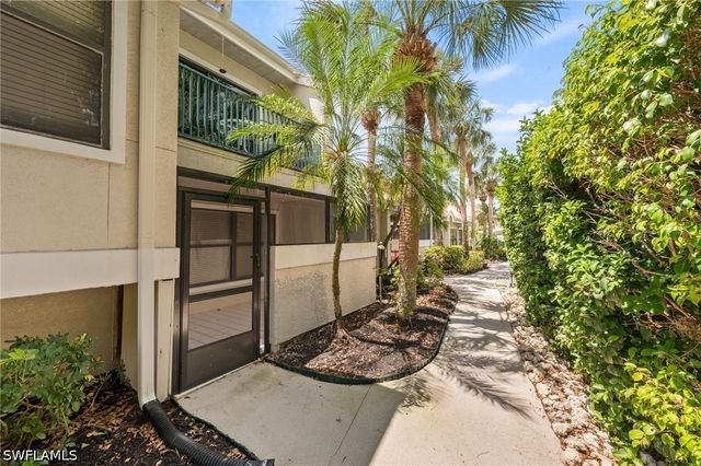 77 EMERALD WOODS DR I6, Naples, FL 34108