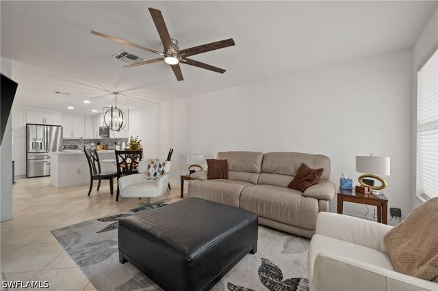 77 EMERALD WOODS DR I6, Naples, FL 34108