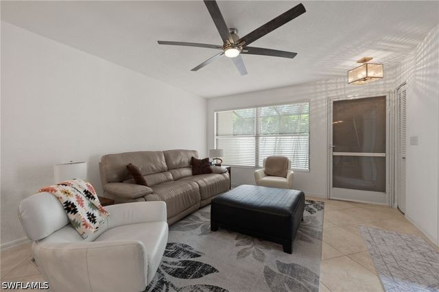 77 EMERALD WOODS DR I6, Naples, FL 34108