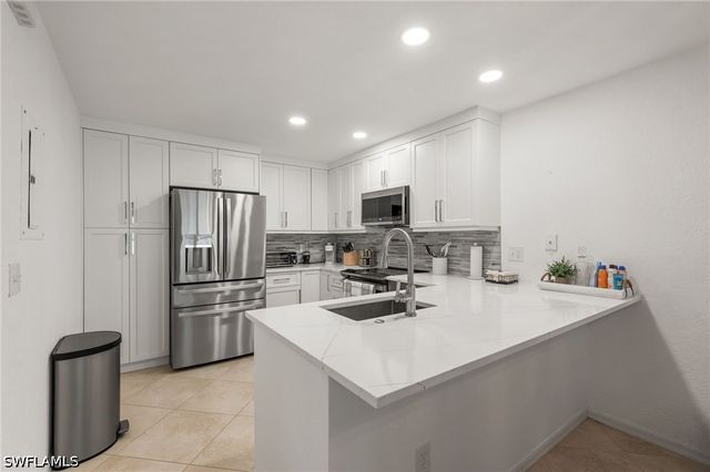 77 EMERALD WOODS DR I6, Naples, FL 34108