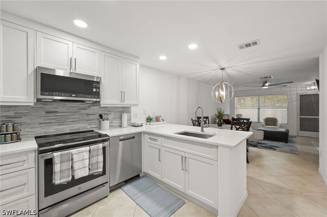 77 EMERALD WOODS DR I6, Naples, FL 34108