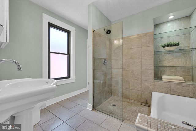 441 N QUEEN ST, Lancaster, PA 17603