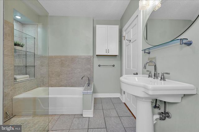 441 N QUEEN ST, Lancaster, PA 17603